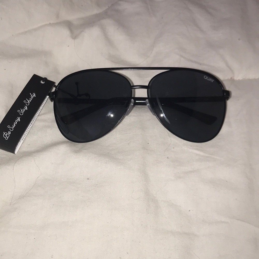 NWT Quay Aviator Sunnies